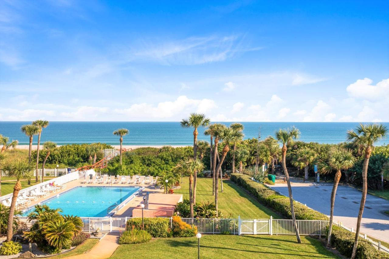 Cocoa Beach Towers Room photo