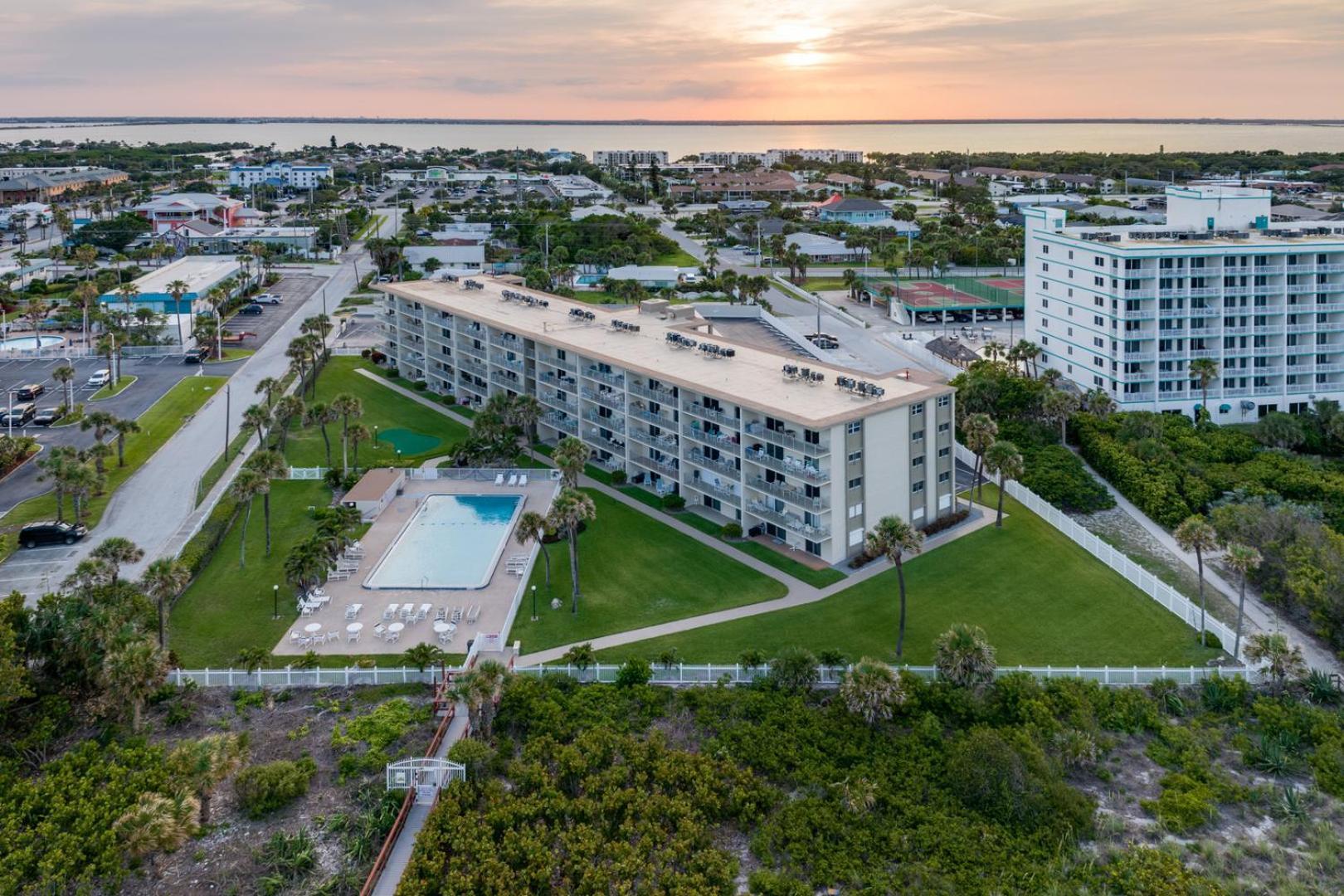 Cocoa Beach Towers Exterior photo