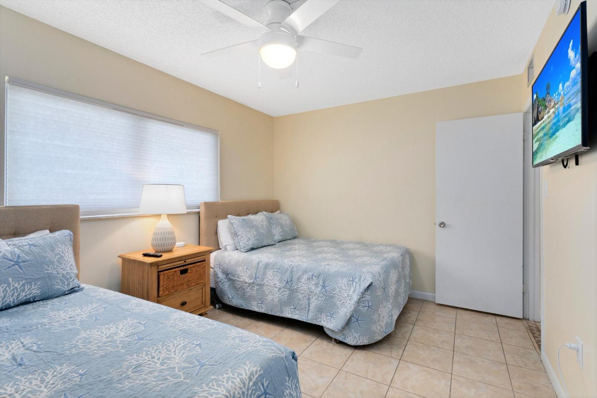 Cocoa Beach Towers Room photo