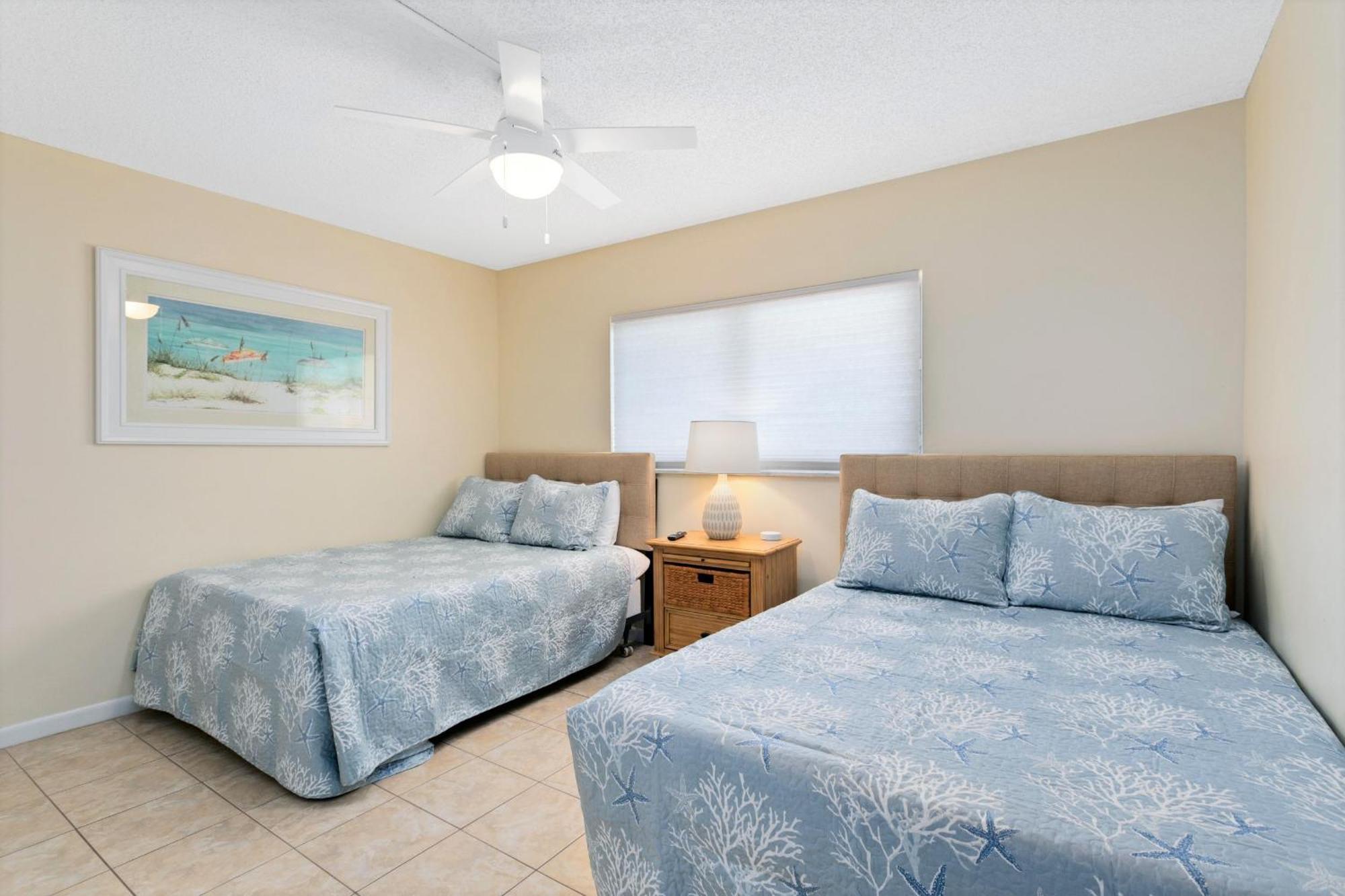 Cocoa Beach Towers Room photo