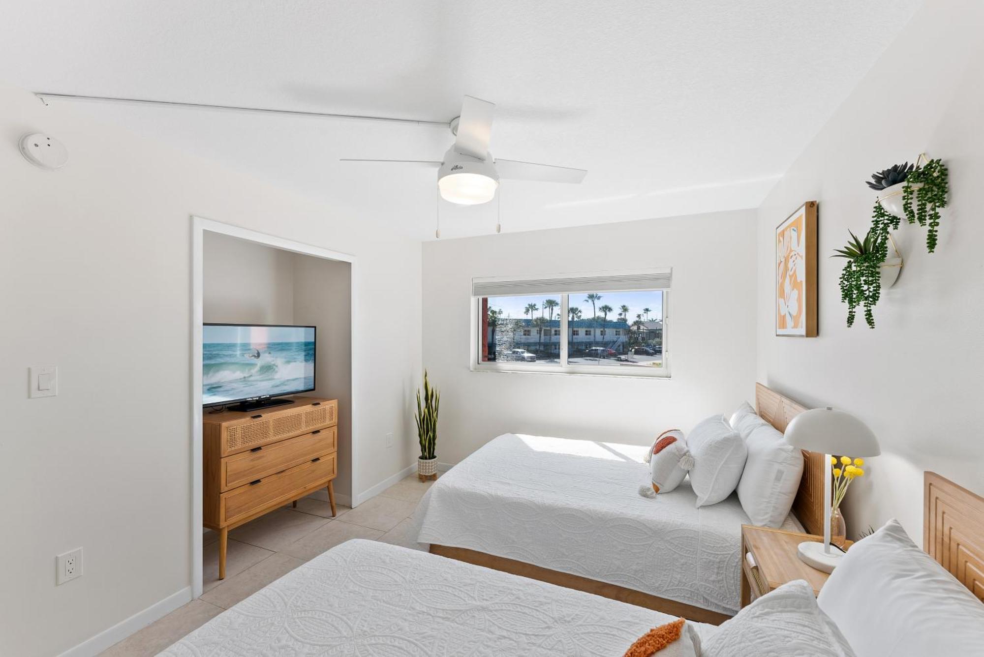 Cocoa Beach Towers Room photo