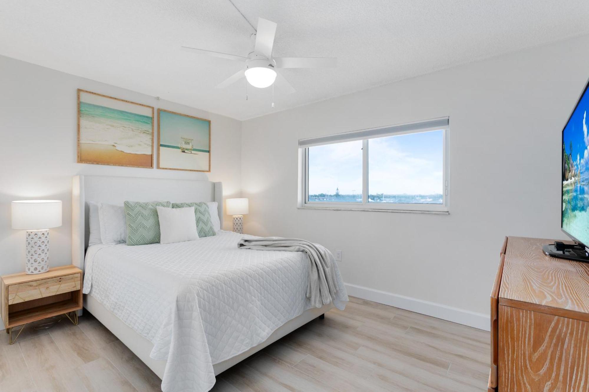 Cocoa Beach Towers Room photo