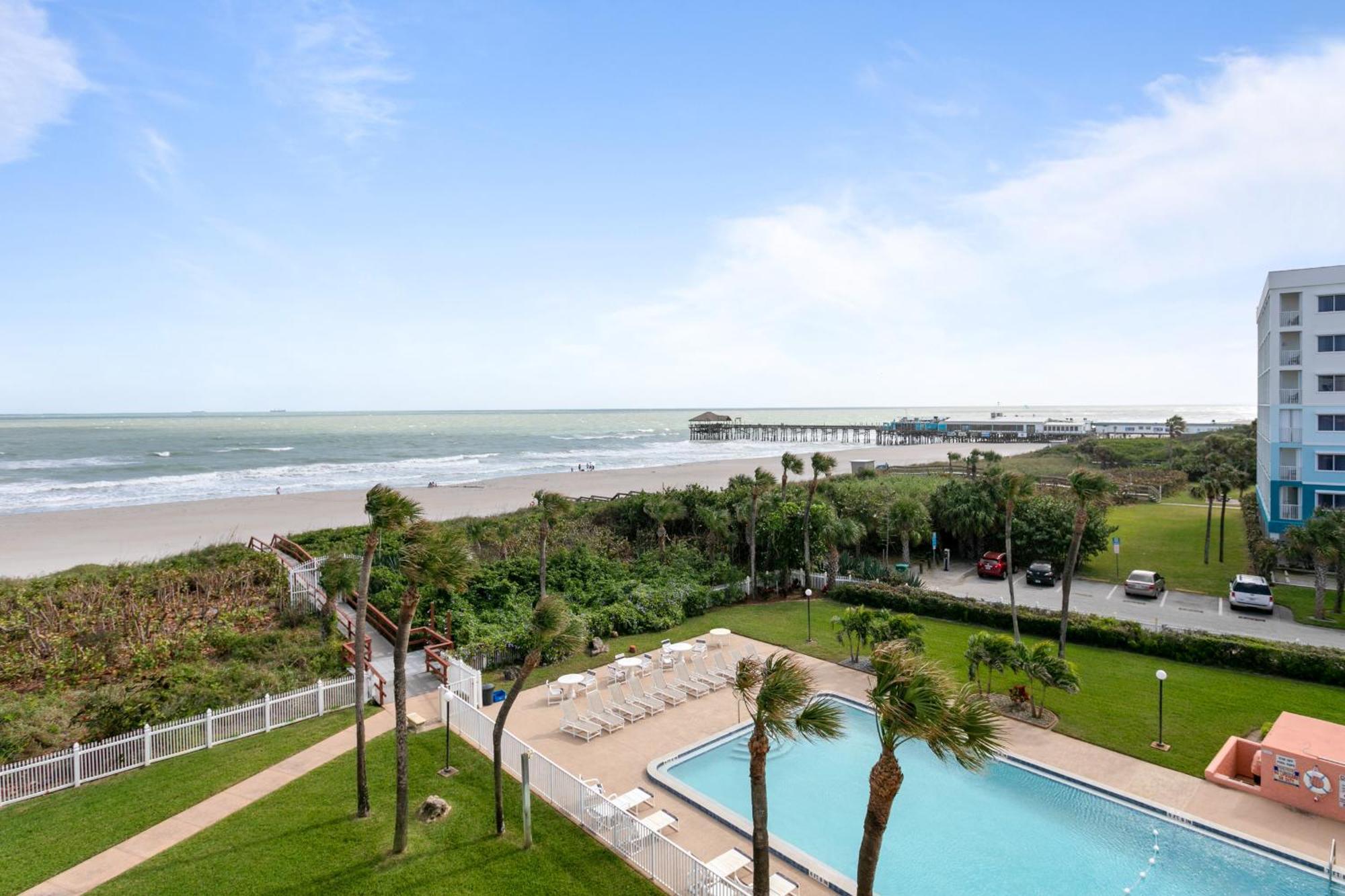 Cocoa Beach Towers Room photo