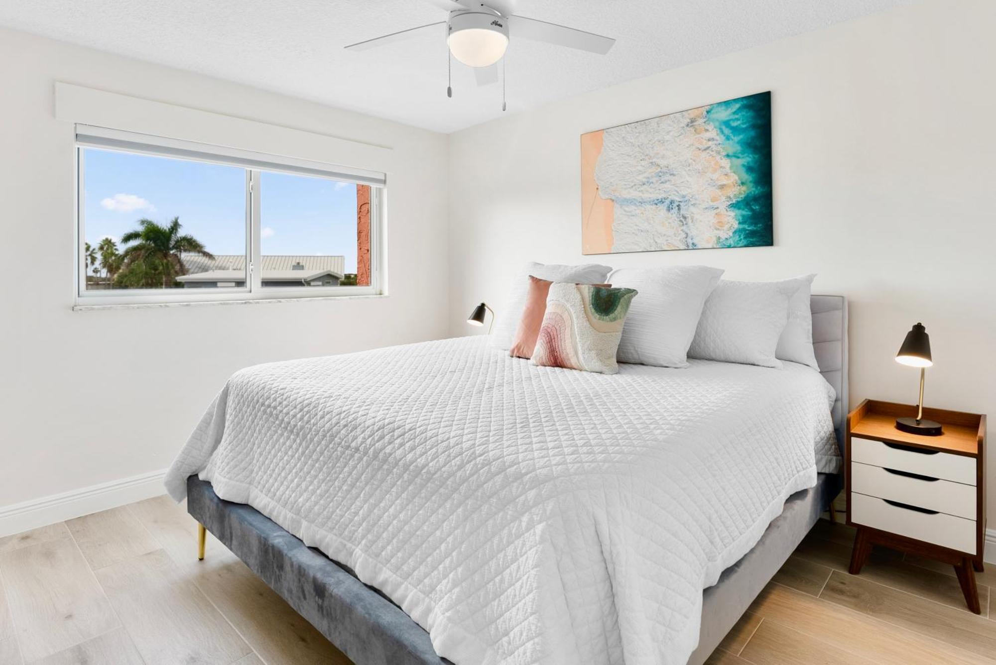 Cocoa Beach Towers Room photo