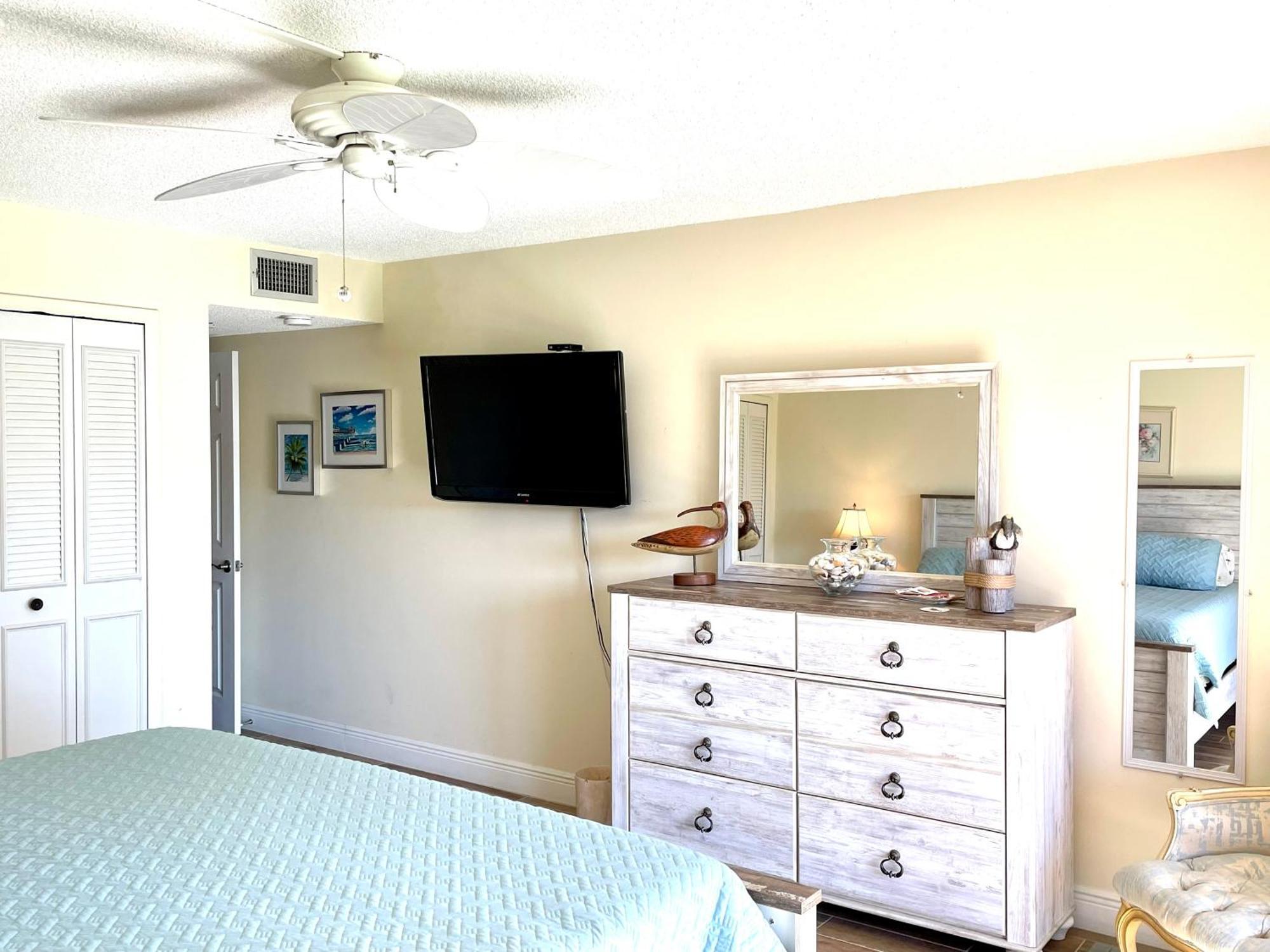 Cocoa Beach Towers Room photo