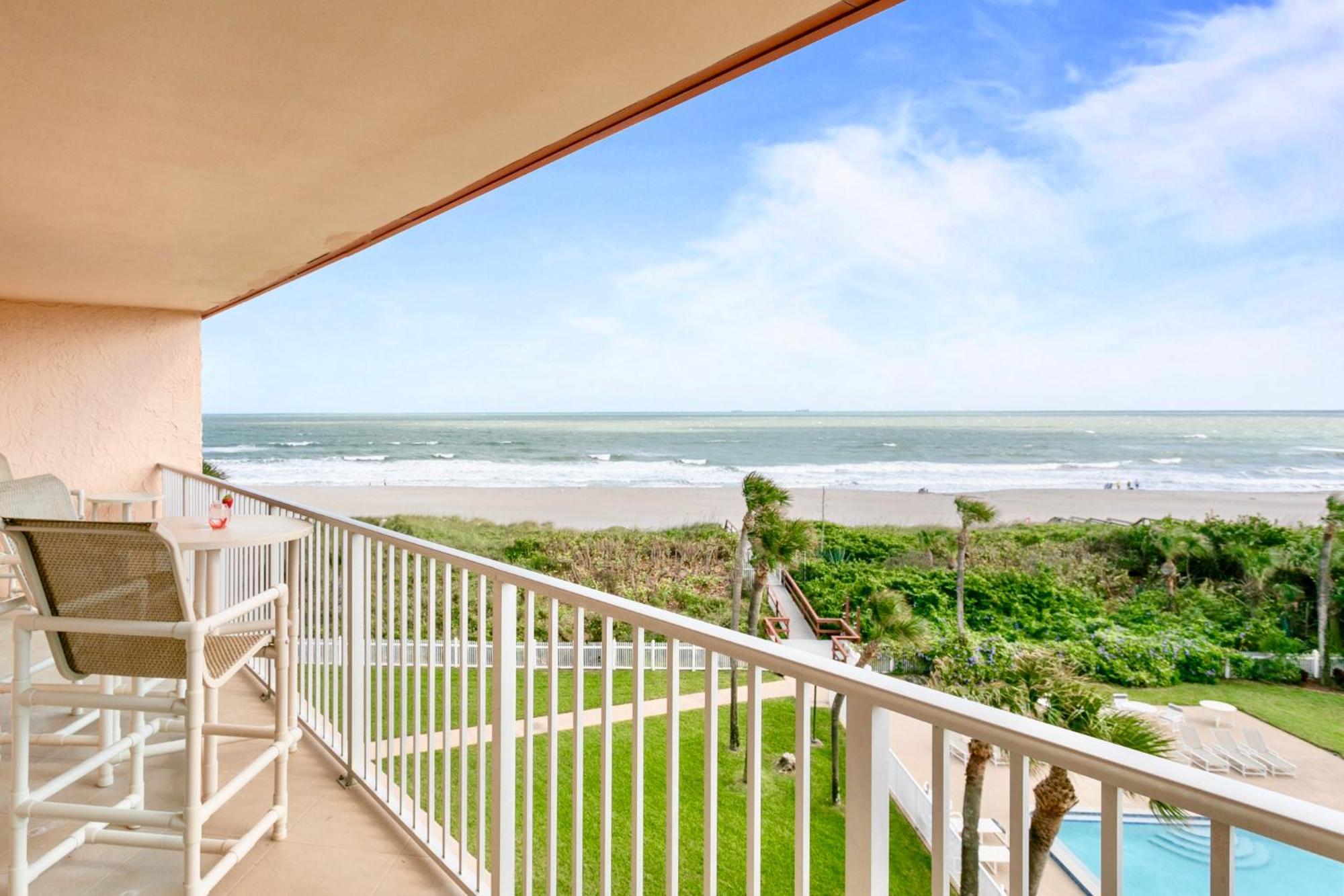 Cocoa Beach Towers Room photo