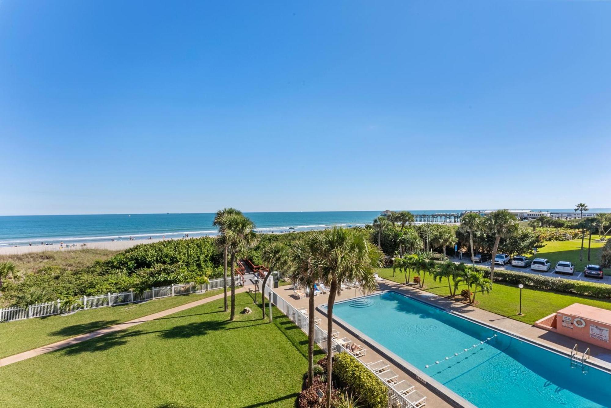 Cocoa Beach Towers Room photo