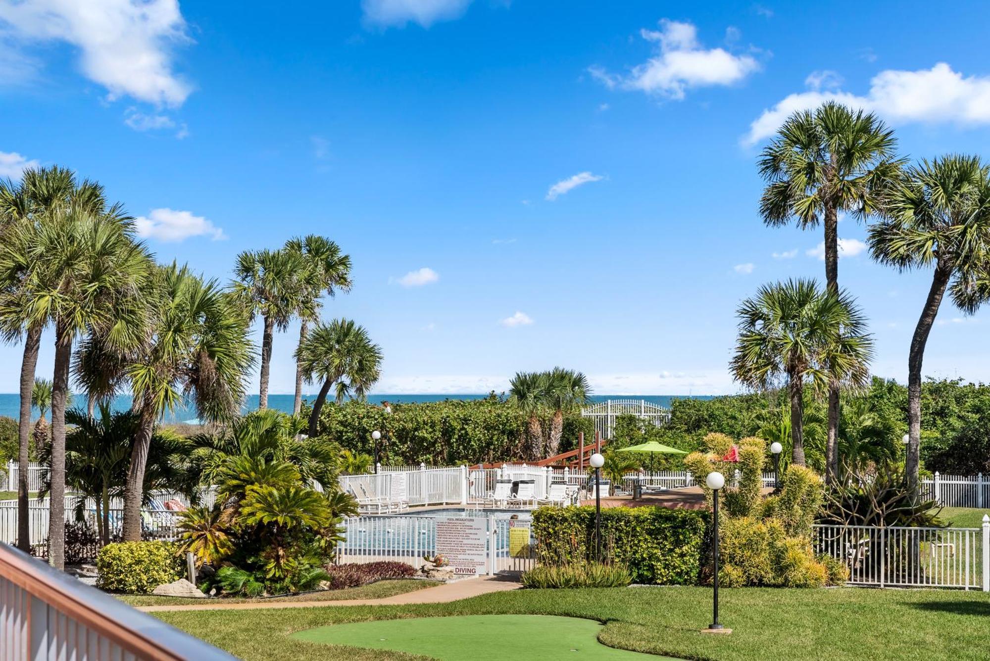 Cocoa Beach Towers Room photo