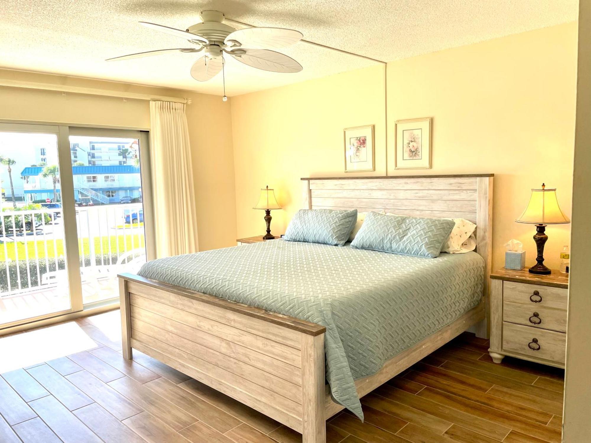 Cocoa Beach Towers Room photo