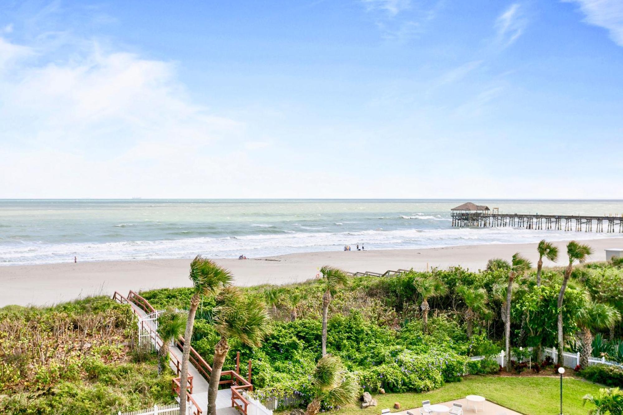 Cocoa Beach Towers Room photo