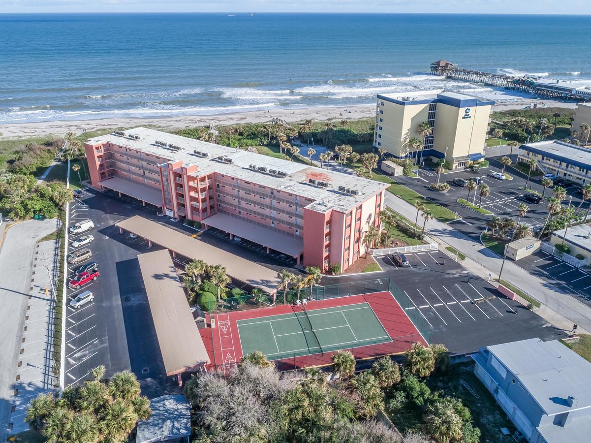 Cocoa Beach Towers Exterior photo