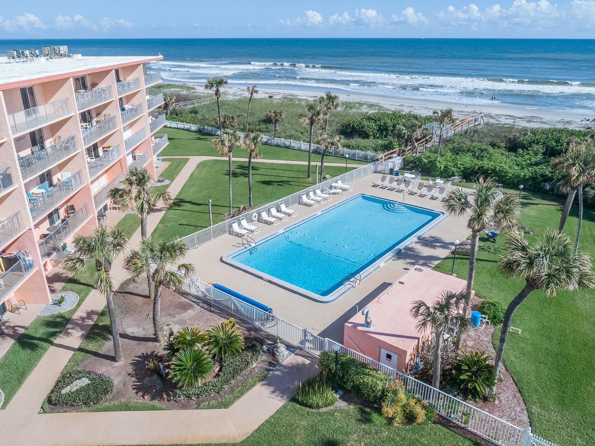 Cocoa Beach Towers Exterior photo